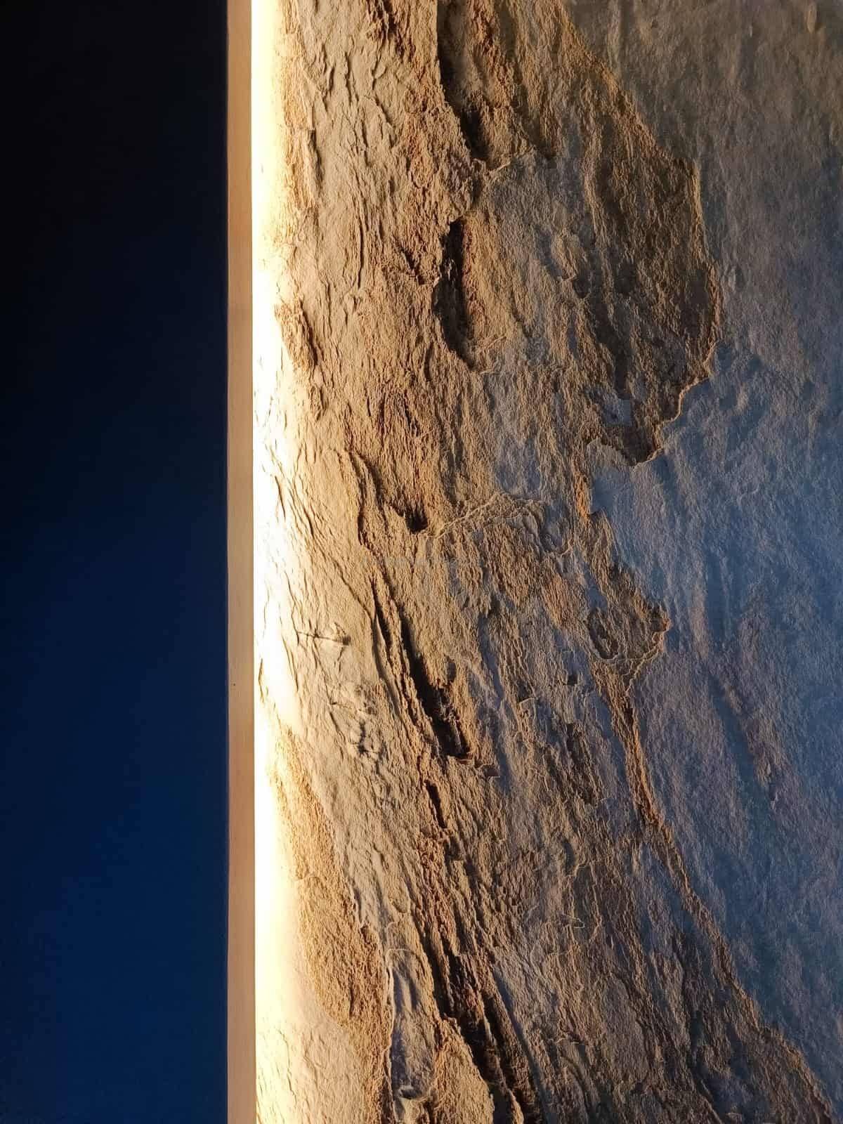 Kamień elastyczny Earthstone Beige 122x280x0,3 cm – kamień elastyczny na ścianę do łazienki