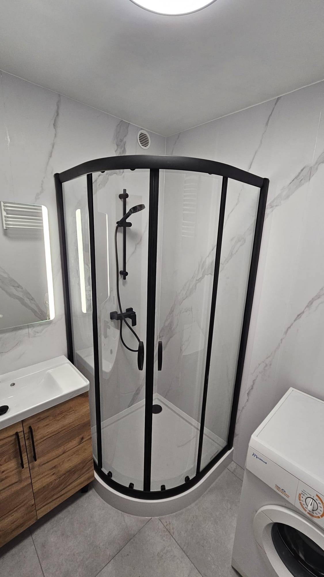 Płyta węglowa Aurora Grey Mat 280x110x0,5 cm (kontynuacja wzoru) – płyta węglowa do eleganckiego wykończenia łazienki
