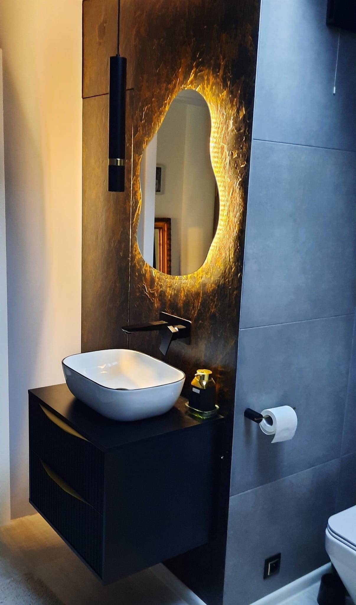 Kamień elastyczny Oslo Noir Gold 122x61x0,3 cm – kamień elastyczny na ścianę do łazienki
