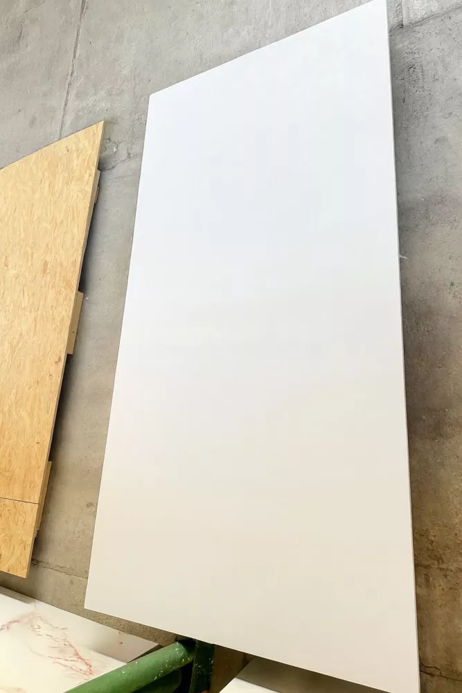czysta-biel-mat-280-cm-x-122-cm (1) – aranżacja łazienki i szybka metamorfoza wnętrza