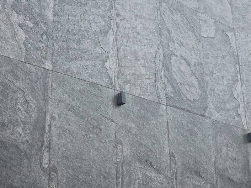 Kamień elastyczny Meteorite Silver 122x61x0,3 cm – kamień elastyczny na ścianę do łazienki
